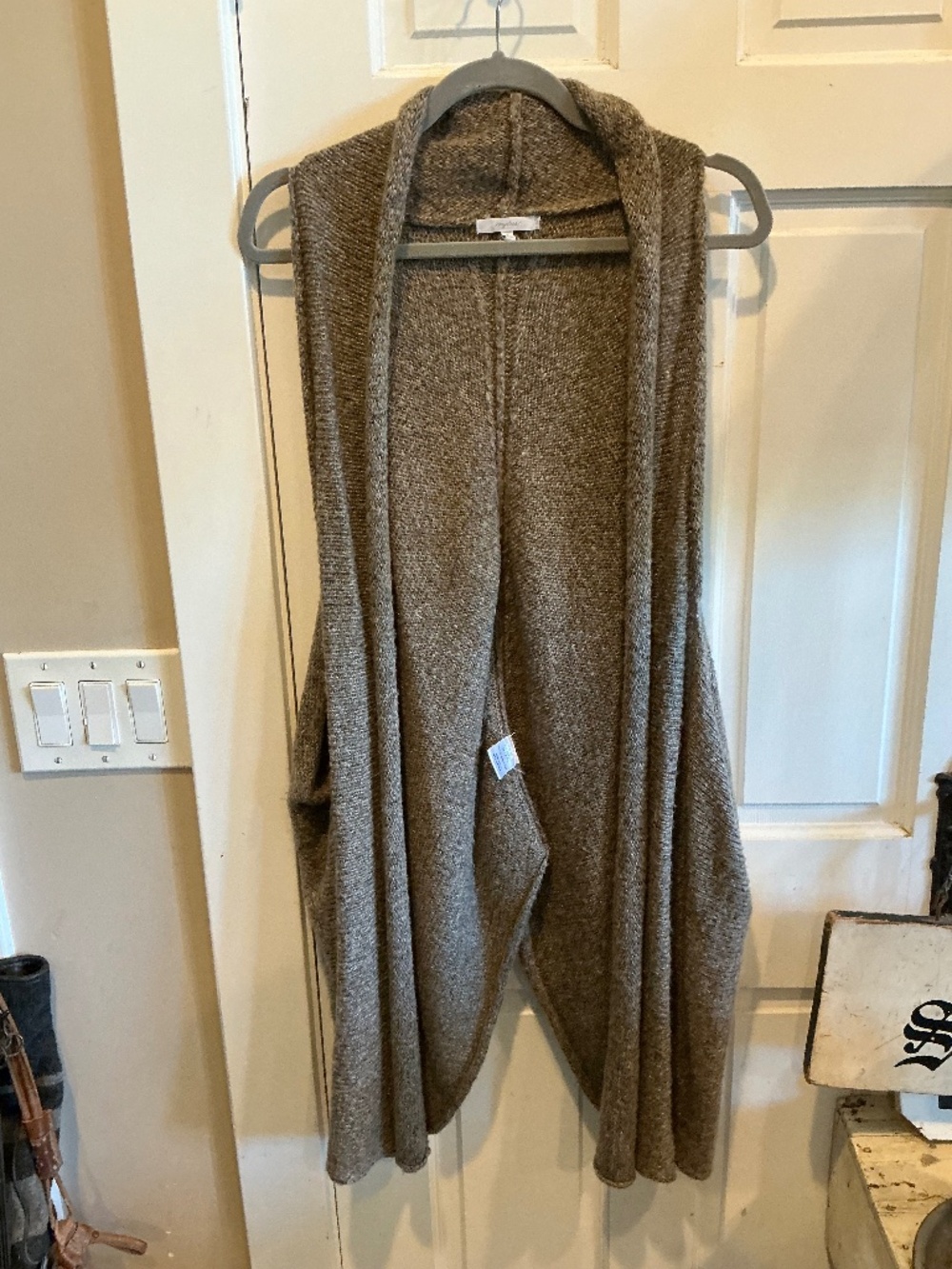 Mystree wool blend sleeveless cardigan sweater! Great for Fall! Size s/m roomy!